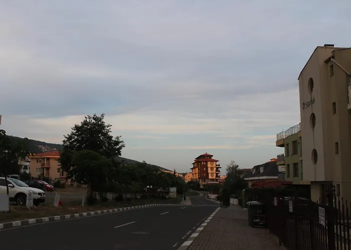 Apartment Complex Starfish със собствено паркомясто