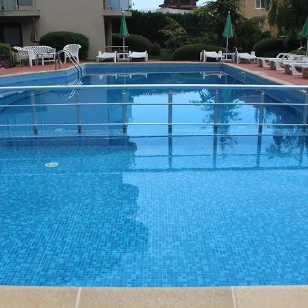 Apartment Complex Starfish със собствено паркомясто